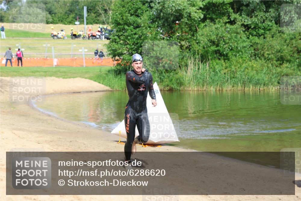 16.06.2024 - 26. Vierlanden-Triathlon Strokosch-Dieckow http://msf.ph/oto/6286620 16.06.2024 09:32:14 Schwimmen 62, 62 meine-sportfotos.de