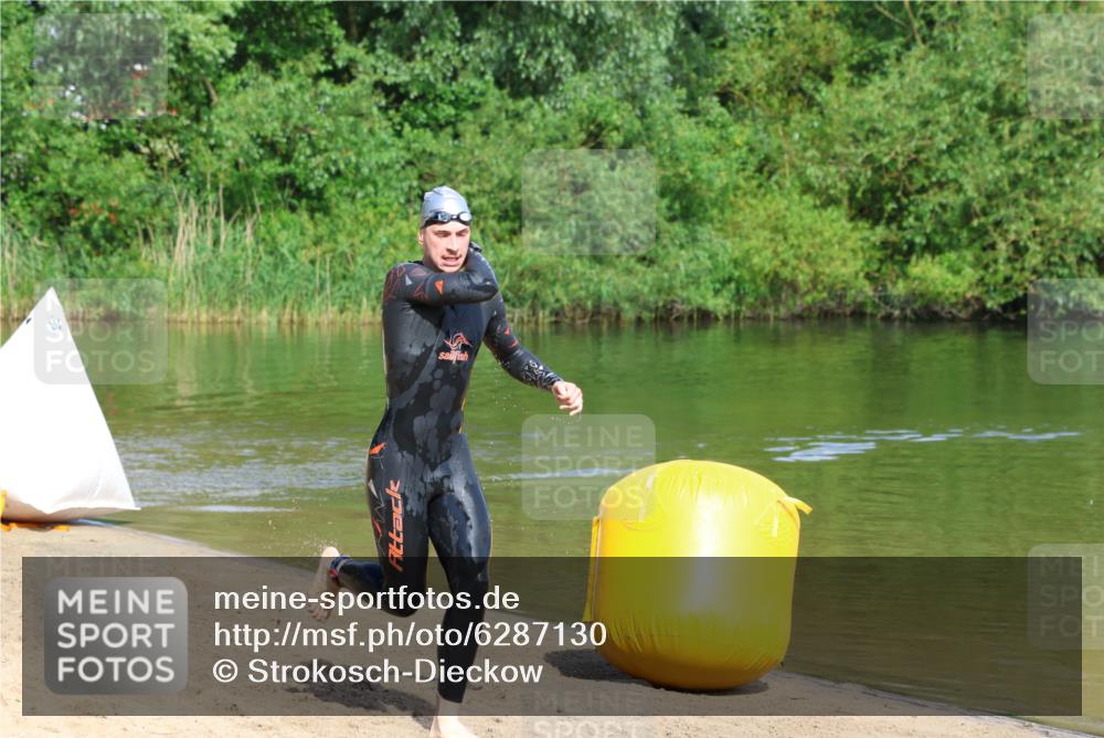 16.06.2024 - 26. Vierlanden-Triathlon Strokosch-Dieckow http://msf.ph/oto/6287130 16.06.2024 09:32:15 Schwimmen 62, 62 meine-sportfotos.de