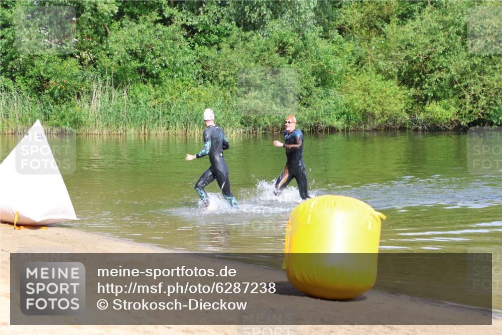 16.06.2024 - 26. Vierlanden-Triathlon Strokosch-Dieckow http://msf.ph/oto/6287238 16.06.2024 09:32:24 Schwimmen 62, 62 meine-sportfotos.de