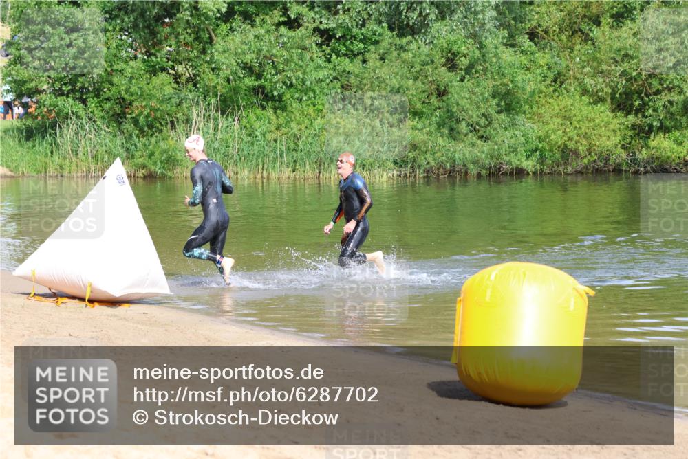 16.06.2024 - 26. Vierlanden-Triathlon Strokosch-Dieckow http://msf.ph/oto/6287702 16.06.2024 09:32:26 Schwimmen 62, 62 meine-sportfotos.de