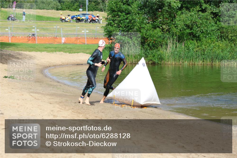 16.06.2024 - 26. Vierlanden-Triathlon Strokosch-Dieckow http://msf.ph/oto/6288128 16.06.2024 09:32:27 Schwimmen 62, 62 meine-sportfotos.de