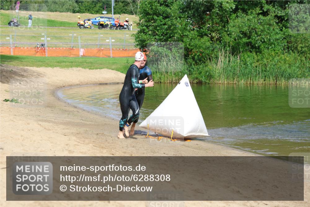 16.06.2024 - 26. Vierlanden-Triathlon Strokosch-Dieckow http://msf.ph/oto/6288308 16.06.2024 09:32:28 Schwimmen 62, 62 meine-sportfotos.de