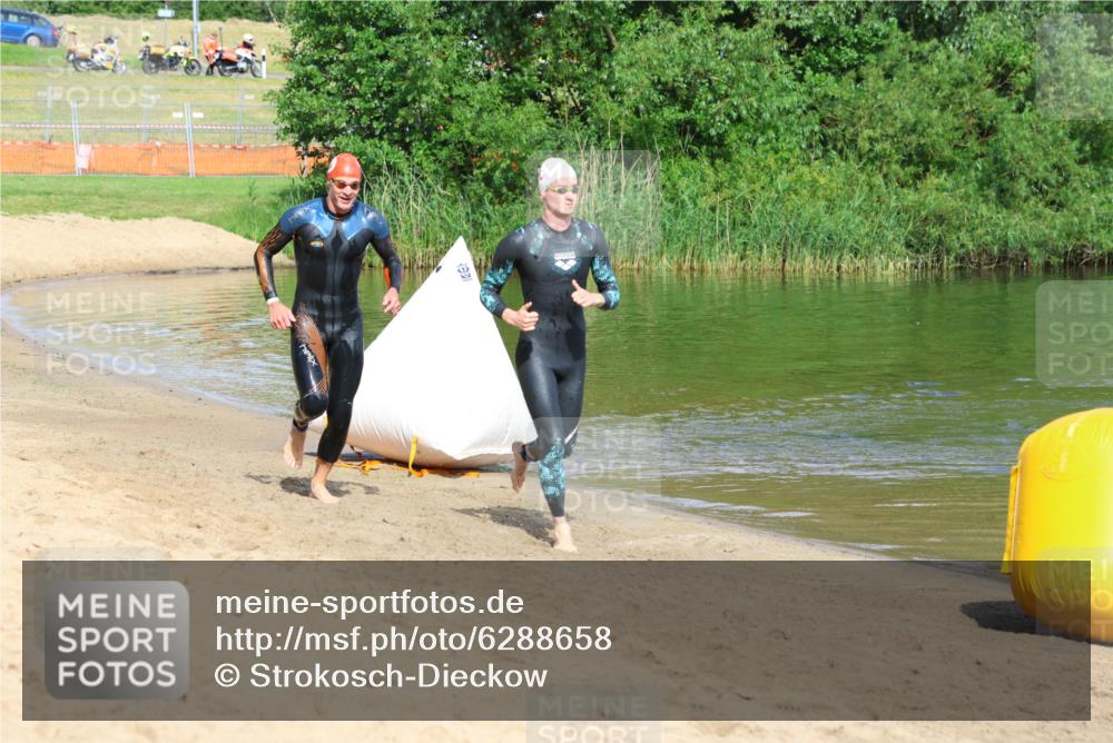 16.06.2024 - 26. Vierlanden-Triathlon Strokosch-Dieckow http://msf.ph/oto/6288658 16.06.2024 09:32:29 Schwimmen 62, 62 meine-sportfotos.de