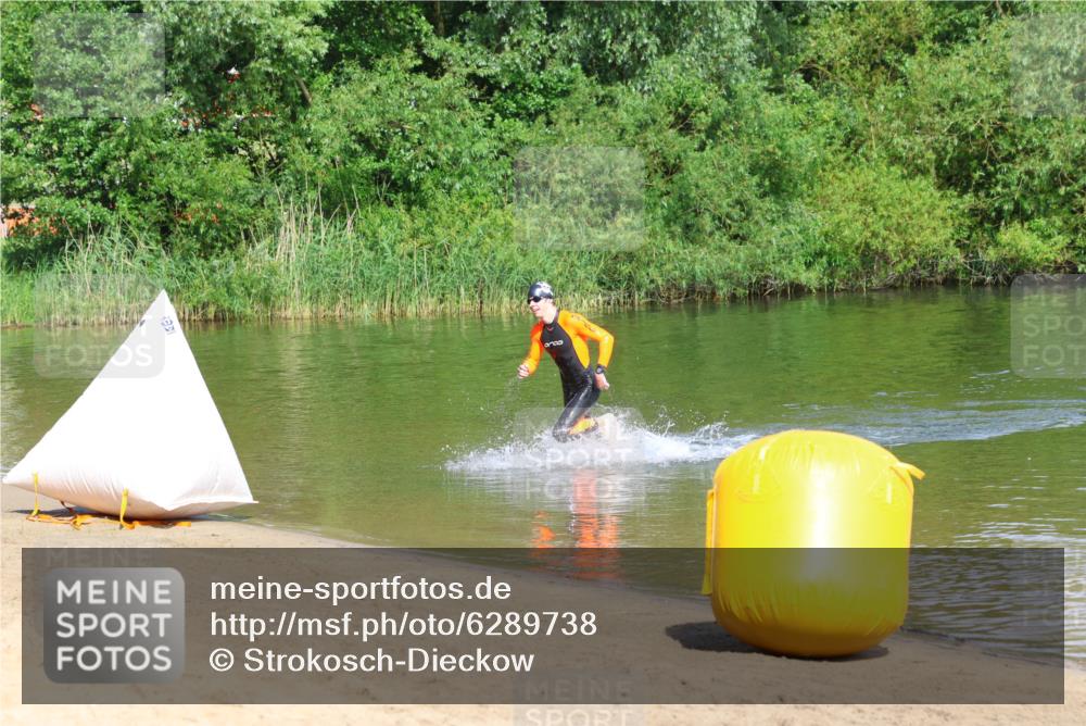 16.06.2024 - 26. Vierlanden-Triathlon Strokosch-Dieckow http://msf.ph/oto/6289738 16.06.2024 09:32:56 Schwimmen  meine-sportfotos.de