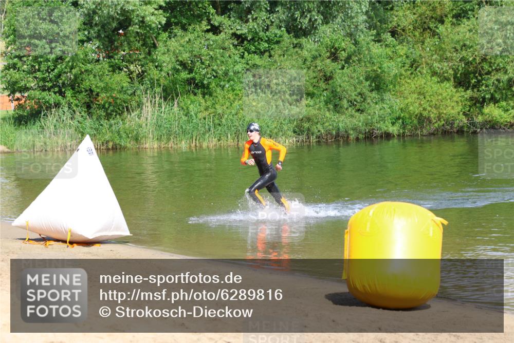 16.06.2024 - 26. Vierlanden-Triathlon Strokosch-Dieckow http://msf.ph/oto/6289816 16.06.2024 09:32:56 Schwimmen  meine-sportfotos.de