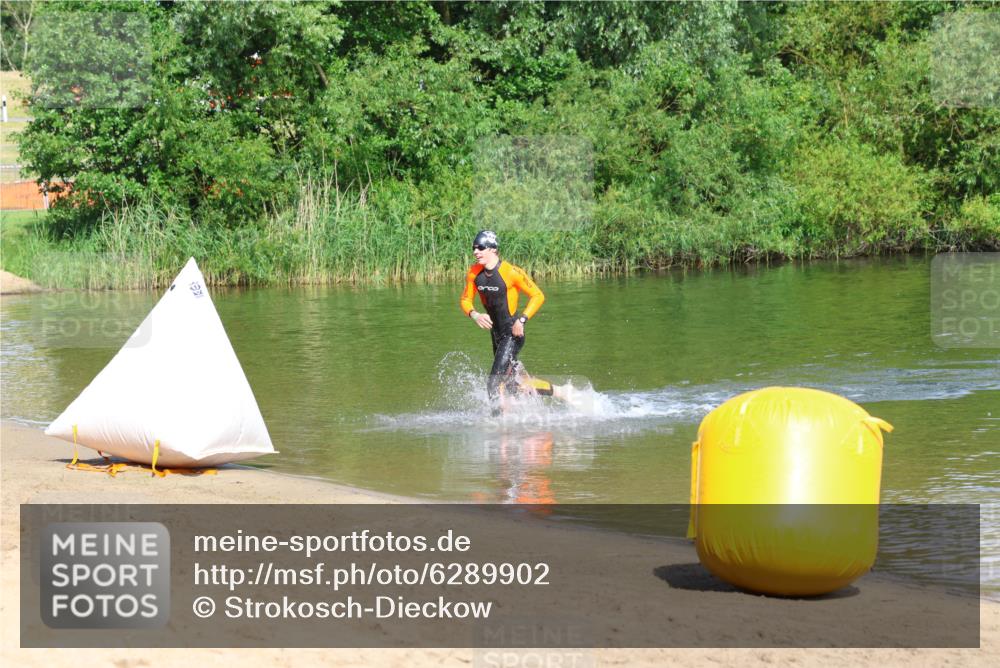16.06.2024 - 26. Vierlanden-Triathlon Strokosch-Dieckow http://msf.ph/oto/6289902 16.06.2024 09:32:57 Schwimmen  meine-sportfotos.de