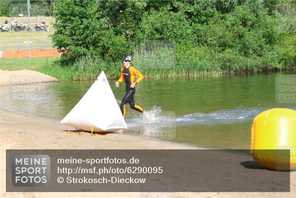 16.06.2024 - 26. Vierlanden-Triathlon Strokosch-Dieckow http://msf.ph/oto/6290095 16.06.2024 09:32:57 Schwimmen  meine-sportfotos.de