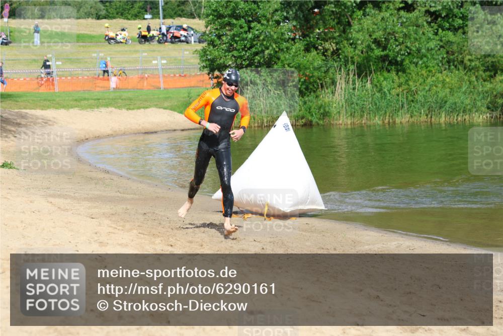 16.06.2024 - 26. Vierlanden-Triathlon Strokosch-Dieckow http://msf.ph/oto/6290161 16.06.2024 09:33:00 Schwimmen  meine-sportfotos.de