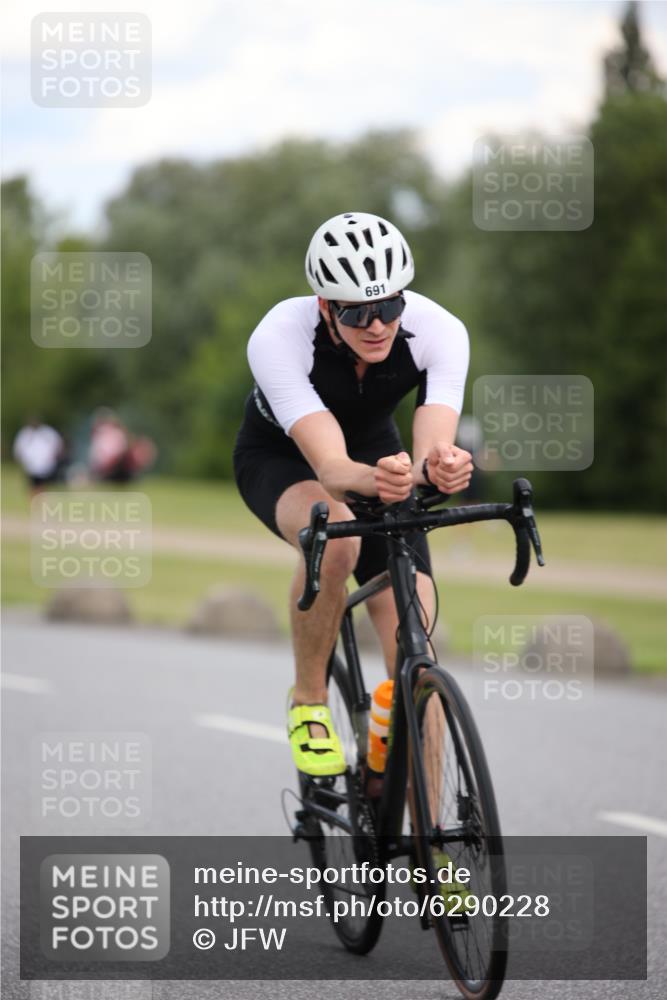 16.06.2024 - 26. Vierlanden-Triathlon Jannik Wohlers http://msf.ph/oto/6290228 16.06.2024 13:12:19 Radfahren 691, 778, 874 meine-sportfotos.de