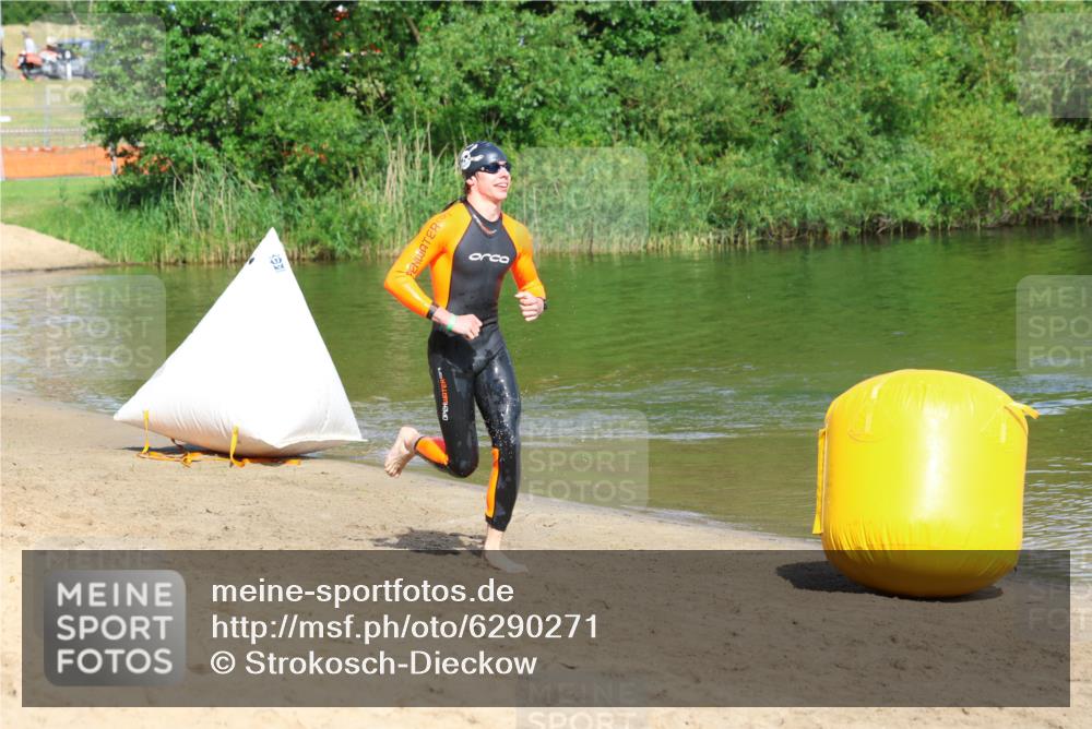 16.06.2024 - 26. Vierlanden-Triathlon Strokosch-Dieckow http://msf.ph/oto/6290271 16.06.2024 09:33:00 Schwimmen  meine-sportfotos.de