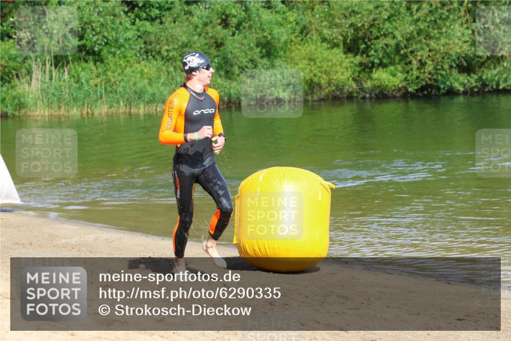 16.06.2024 - 26. Vierlanden-Triathlon Strokosch-Dieckow http://msf.ph/oto/6290335 16.06.2024 09:33:01 Schwimmen  meine-sportfotos.de