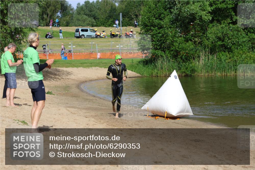 16.06.2024 - 26. Vierlanden-Triathlon Strokosch-Dieckow http://msf.ph/oto/6290353 16.06.2024 09:33:42 Schwimmen 73, 73 meine-sportfotos.de