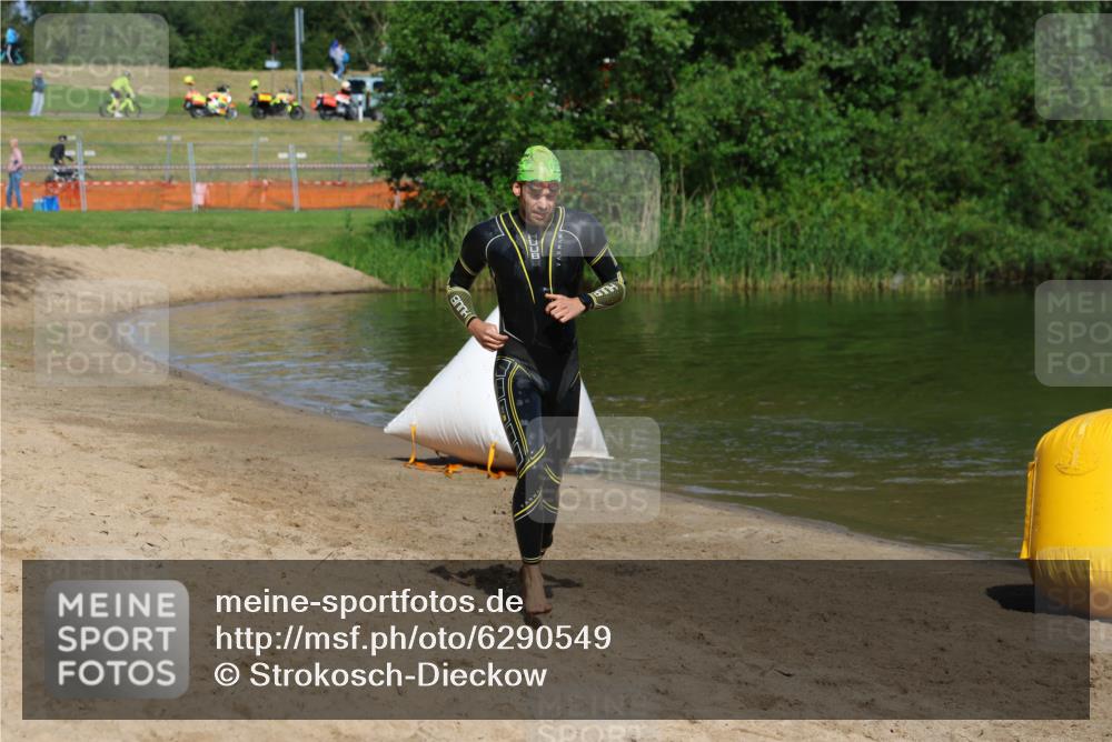 16.06.2024 - 26. Vierlanden-Triathlon Strokosch-Dieckow http://msf.ph/oto/6290549 16.06.2024 09:33:45 Schwimmen 73, 73 meine-sportfotos.de