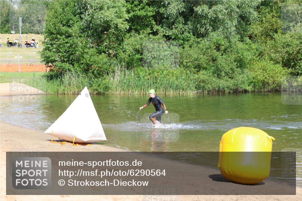 16.06.2024 - 26. Vierlanden-Triathlon Strokosch-Dieckow http://msf.ph/oto/6290564 16.06.2024 09:33:56 Schwimmen 73, 73 meine-sportfotos.de
