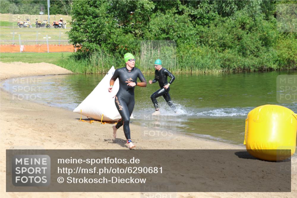 16.06.2024 - 26. Vierlanden-Triathlon Strokosch-Dieckow http://msf.ph/oto/6290681 16.06.2024 09:34:01 Schwimmen  meine-sportfotos.de