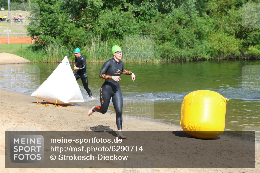 16.06.2024 - 26. Vierlanden-Triathlon Strokosch-Dieckow http://msf.ph/oto/6290714 16.06.2024 09:34:01 Schwimmen  meine-sportfotos.de