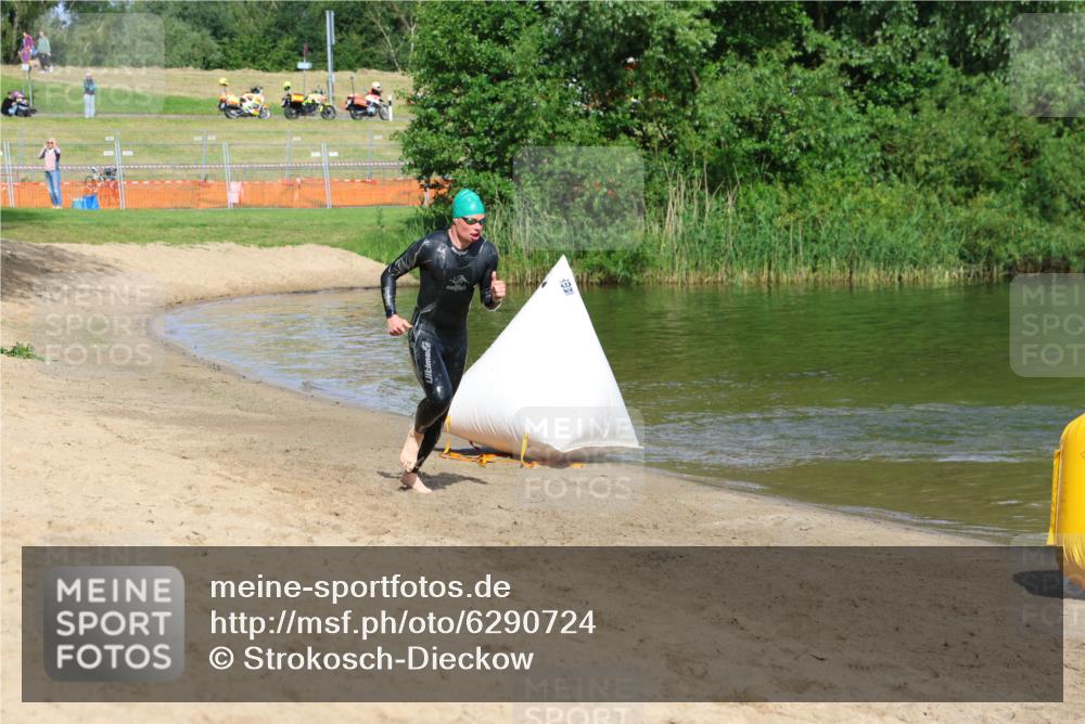 16.06.2024 - 26. Vierlanden-Triathlon Strokosch-Dieckow http://msf.ph/oto/6290724 16.06.2024 09:34:03 Schwimmen  meine-sportfotos.de