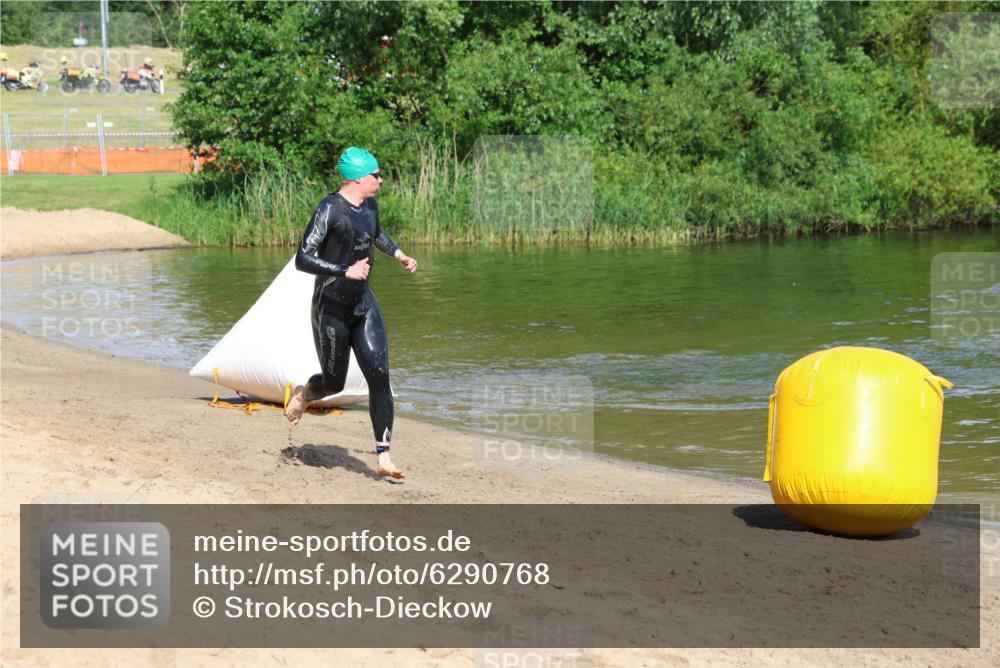 16.06.2024 - 26. Vierlanden-Triathlon Strokosch-Dieckow http://msf.ph/oto/6290768 16.06.2024 09:34:04 Schwimmen  meine-sportfotos.de