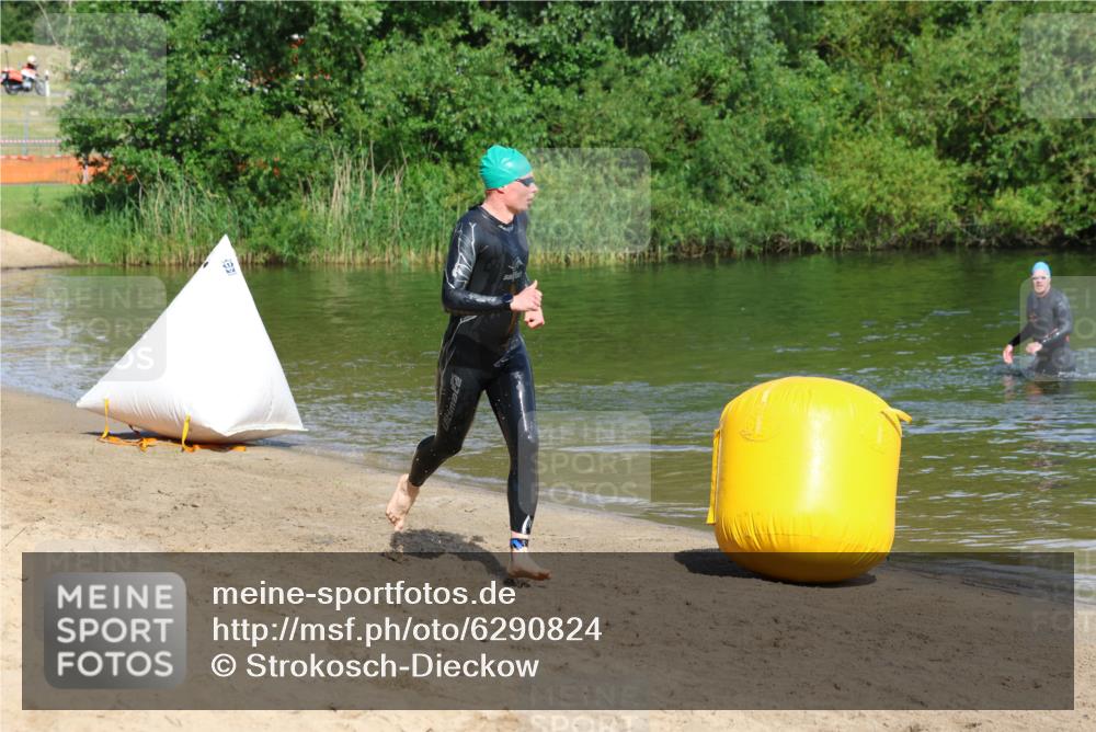 16.06.2024 - 26. Vierlanden-Triathlon Strokosch-Dieckow http://msf.ph/oto/6290824 16.06.2024 09:34:04 Schwimmen  meine-sportfotos.de
