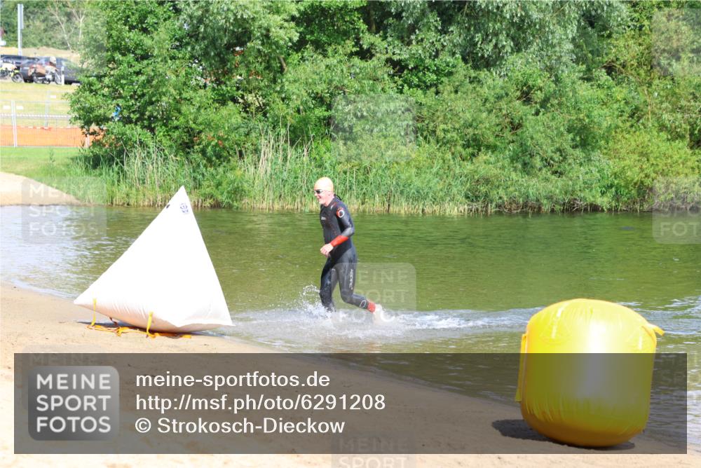16.06.2024 - 26. Vierlanden-Triathlon Strokosch-Dieckow http://msf.ph/oto/6291208 16.06.2024 09:35:03 Schwimmen  meine-sportfotos.de