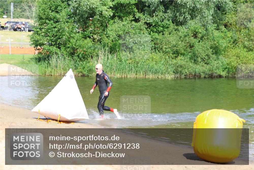 16.06.2024 - 26. Vierlanden-Triathlon Strokosch-Dieckow http://msf.ph/oto/6291238 16.06.2024 09:35:03 Schwimmen  meine-sportfotos.de