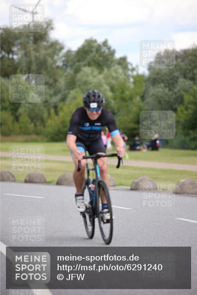 16.06.2024 - 26. Vierlanden-Triathlon Jannik Wohlers http://msf.ph/oto/6291240 16.06.2024 13:16:17 Radfahren 303, 683, 809 meine-sportfotos.de