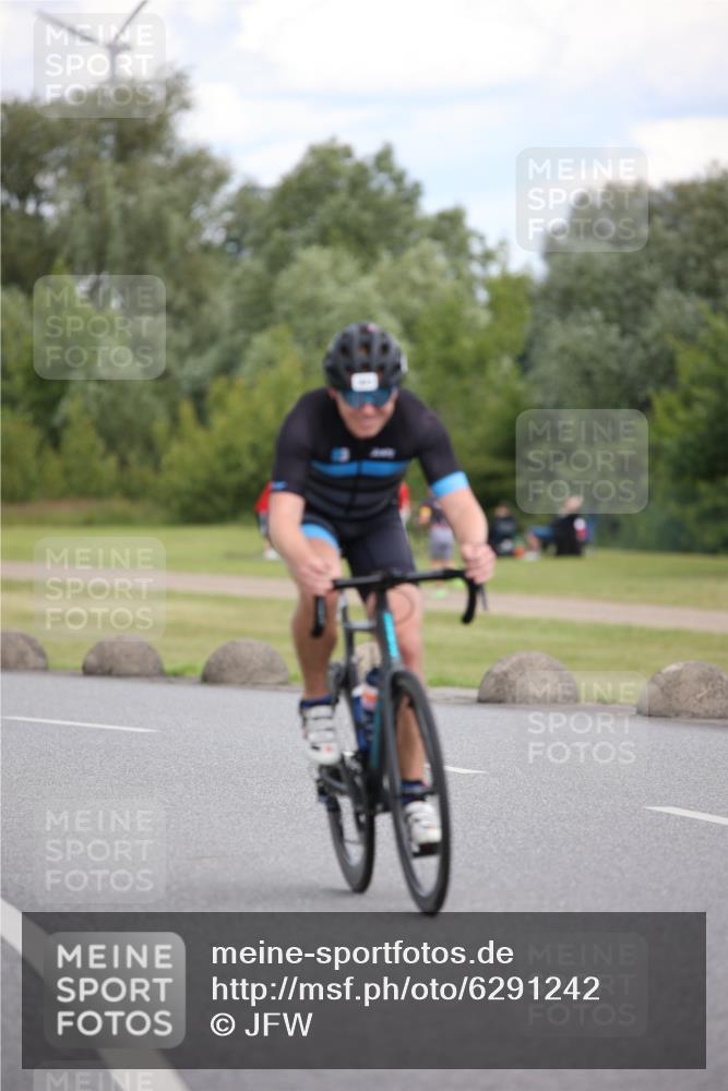 16.06.2024 - 26. Vierlanden-Triathlon Jannik Wohlers http://msf.ph/oto/6291242 16.06.2024 13:16:18 Radfahren 303, 683, 809 meine-sportfotos.de