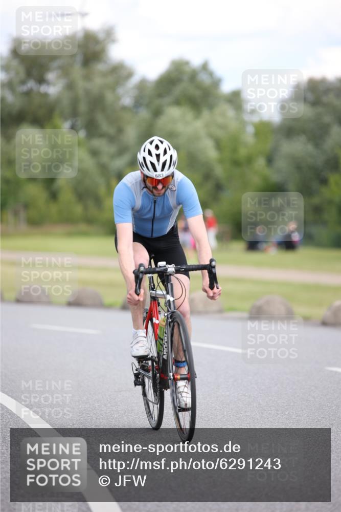 16.06.2024 - 26. Vierlanden-Triathlon Jannik Wohlers http://msf.ph/oto/6291243 16.06.2024 13:16:19 Radfahren 303, 683, 809 meine-sportfotos.de