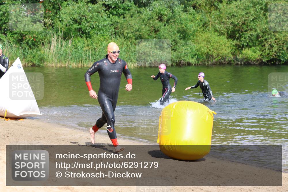 16.06.2024 - 26. Vierlanden-Triathlon Strokosch-Dieckow http://msf.ph/oto/6291279 16.06.2024 09:35:06 Schwimmen 46, 46 meine-sportfotos.de
