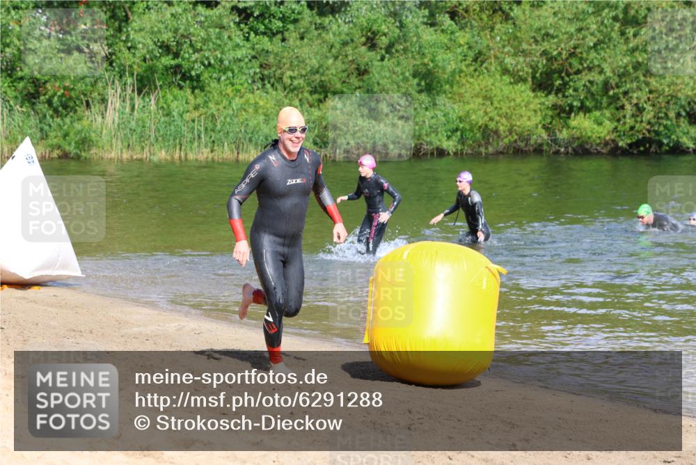 16.06.2024 - 26. Vierlanden-Triathlon Strokosch-Dieckow http://msf.ph/oto/6291288 16.06.2024 09:35:07 Schwimmen 46, 46 meine-sportfotos.de