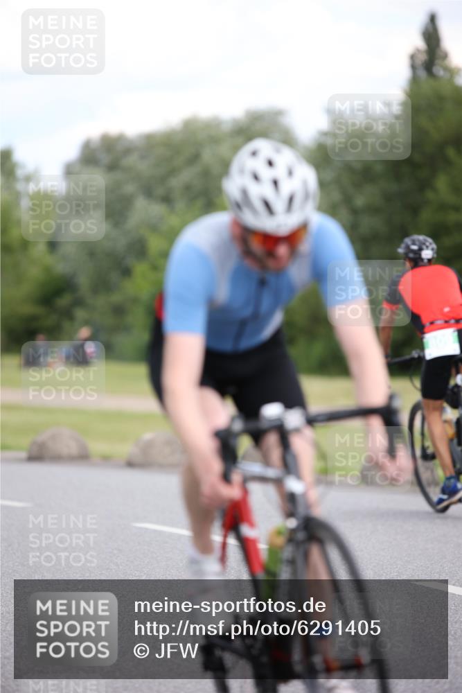 16.06.2024 - 26. Vierlanden-Triathlon Jannik Wohlers http://msf.ph/oto/6291405 16.06.2024 13:16:19 Radfahren 303, 683, 809 meine-sportfotos.de