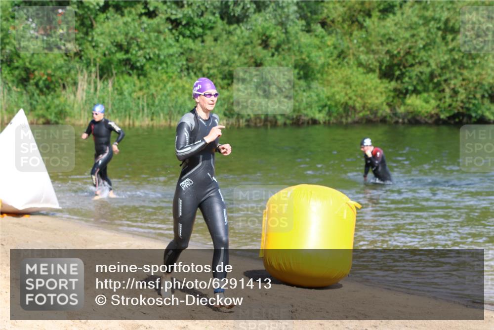 16.06.2024 - 26. Vierlanden-Triathlon Strokosch-Dieckow http://msf.ph/oto/6291413 16.06.2024 09:35:17 Schwimmen 25, 46, 25, 46 meine-sportfotos.de