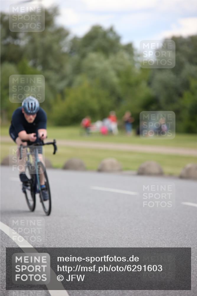 16.06.2024 - 26. Vierlanden-Triathlon Jannik Wohlers http://msf.ph/oto/6291603 16.06.2024 13:16:29 Radfahren 667, 669, 853 meine-sportfotos.de