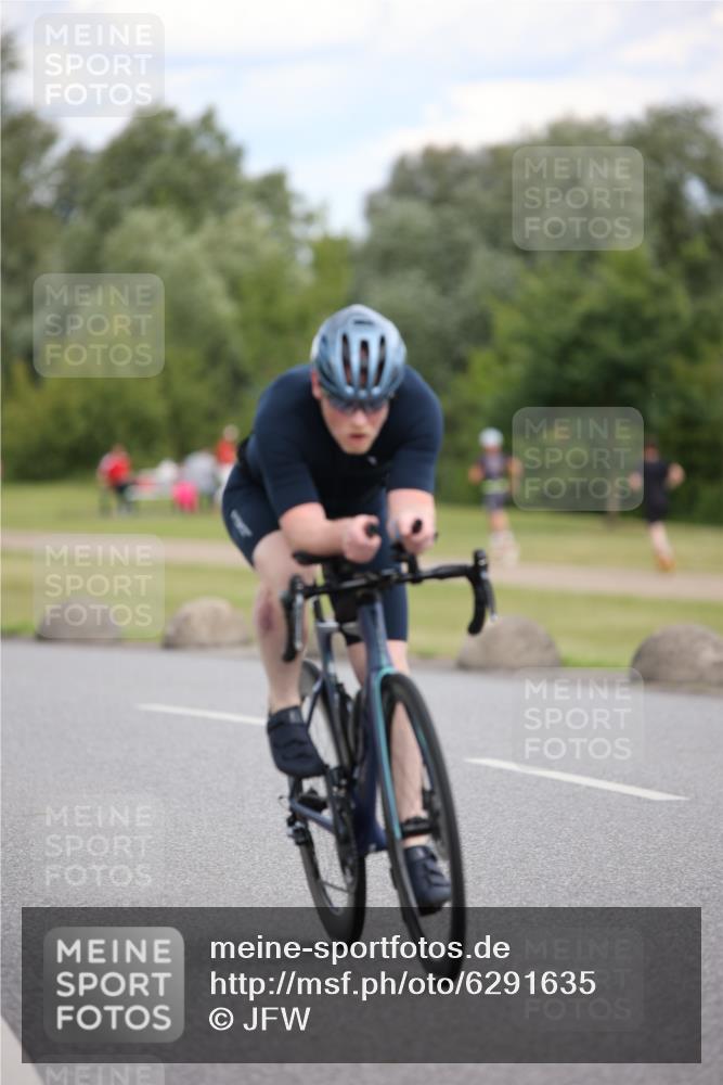 16.06.2024 - 26. Vierlanden-Triathlon Jannik Wohlers http://msf.ph/oto/6291635 16.06.2024 13:16:30 Radfahren 667, 669, 853 meine-sportfotos.de
