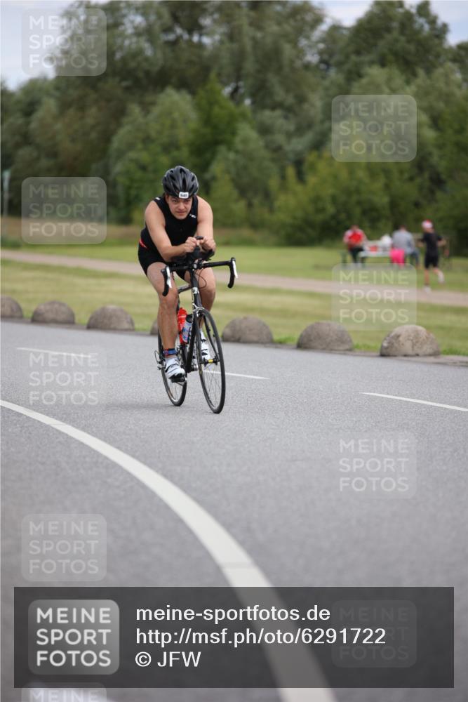 16.06.2024 - 26. Vierlanden-Triathlon Jannik Wohlers http://msf.ph/oto/6291722 16.06.2024 13:17:24 Radfahren 645, 673, 724, 863, 979, 980 meine-sportfotos.de