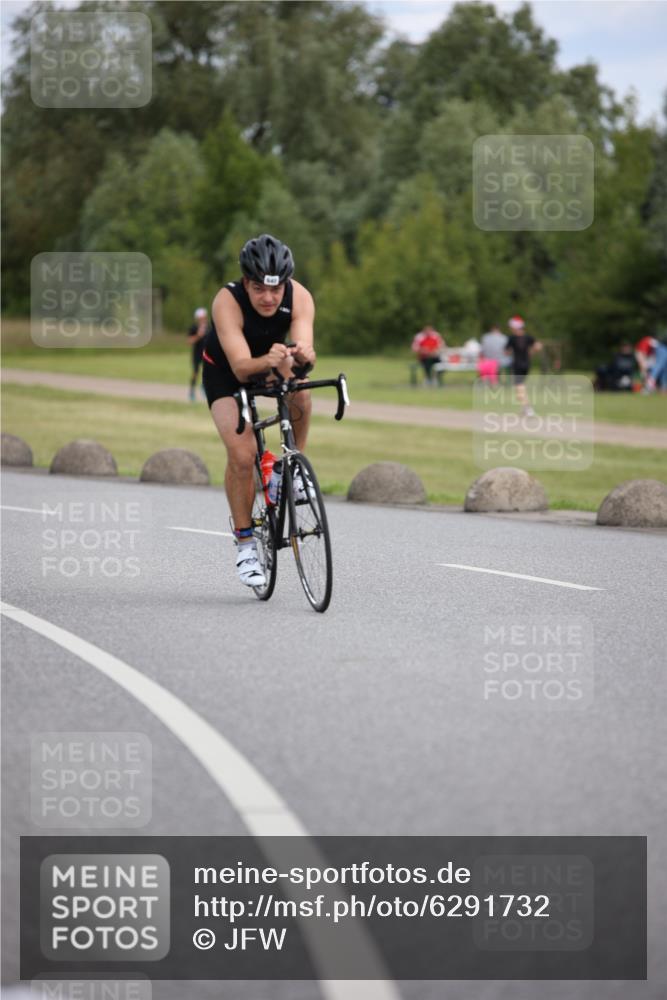 16.06.2024 - 26. Vierlanden-Triathlon Jannik Wohlers http://msf.ph/oto/6291732 16.06.2024 13:17:24 Radfahren 645, 673, 724, 863, 979, 980 meine-sportfotos.de
