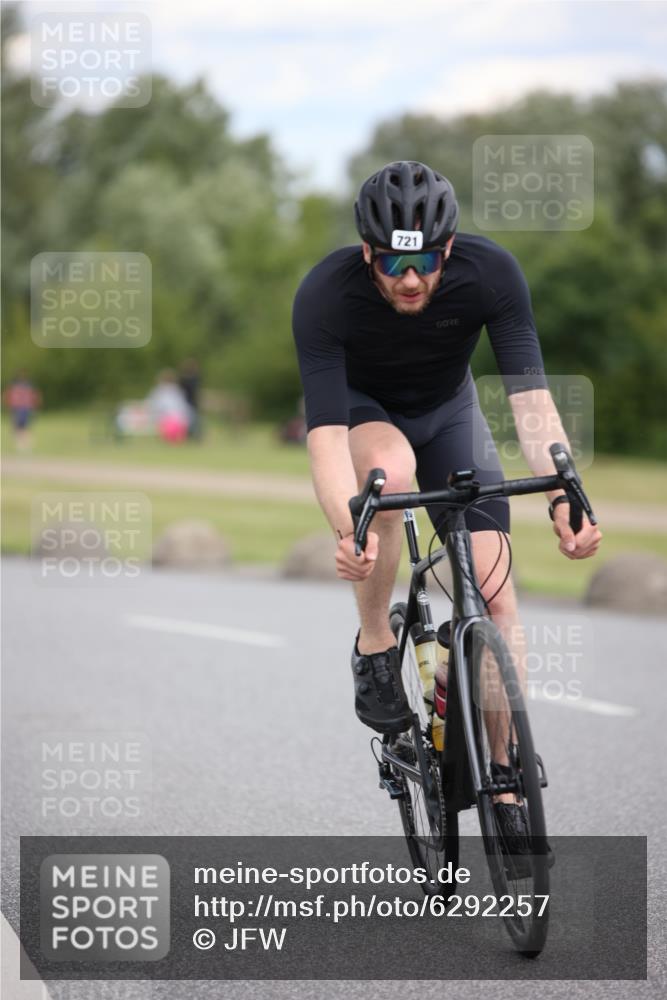 16.06.2024 - 26. Vierlanden-Triathlon Jannik Wohlers http://msf.ph/oto/6292257 16.06.2024 13:19:04 Radfahren 721, 818, 848 meine-sportfotos.de