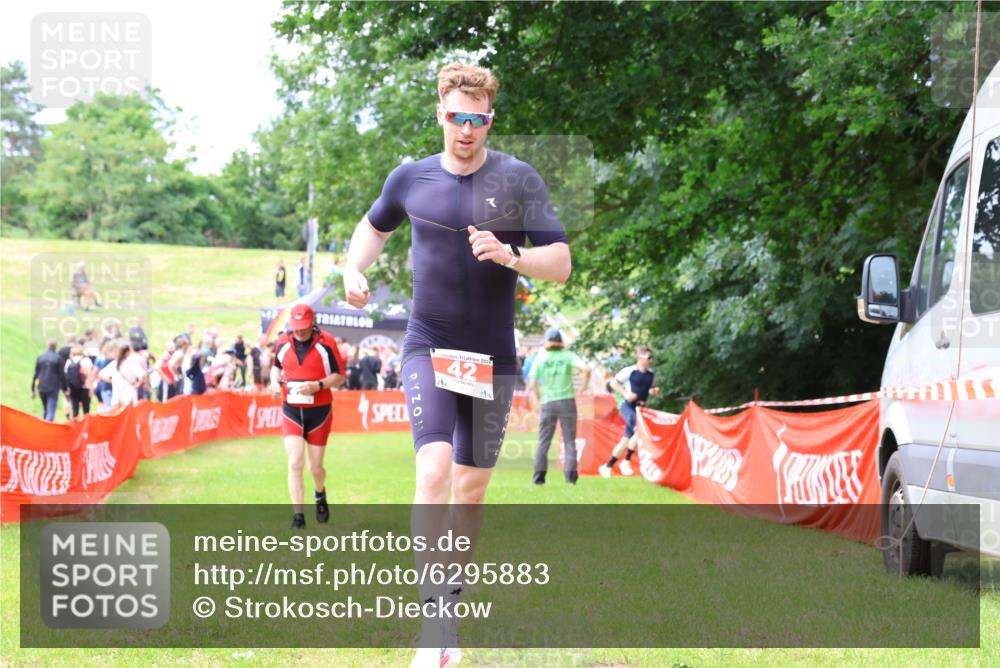 16.06.2024 - 26. Vierlanden-Triathlon Strokosch-Dieckow http://msf.ph/oto/6295883 16.06.2024 13:17:02 Ziel 42, 412 meine-sportfotos.de
