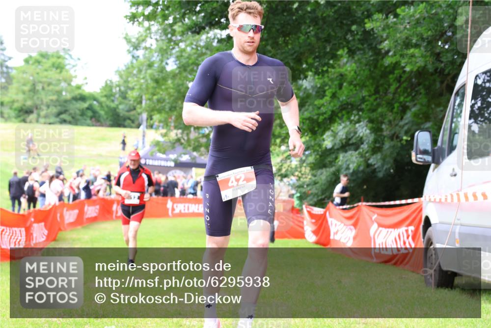 16.06.2024 - 26. Vierlanden-Triathlon Strokosch-Dieckow http://msf.ph/oto/6295938 16.06.2024 13:17:03 Ziel 42, 412 meine-sportfotos.de