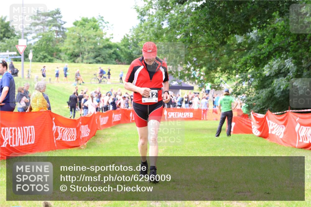 16.06.2024 - 26. Vierlanden-Triathlon Strokosch-Dieckow http://msf.ph/oto/6296009 16.06.2024 13:17:06 Ziel 42, 412 meine-sportfotos.de