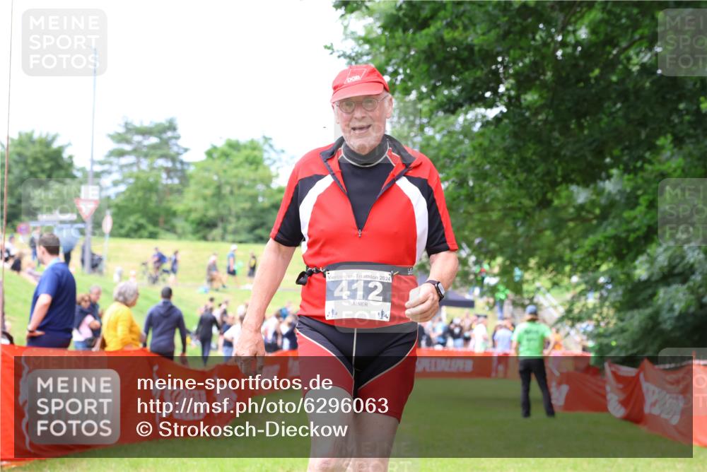 16.06.2024 - 26. Vierlanden-Triathlon Strokosch-Dieckow http://msf.ph/oto/6296063 16.06.2024 13:17:08 Ziel 412 meine-sportfotos.de