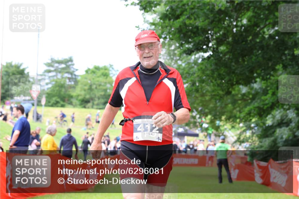 16.06.2024 - 26. Vierlanden-Triathlon Strokosch-Dieckow http://msf.ph/oto/6296081 16.06.2024 13:17:08 Ziel 412 meine-sportfotos.de
