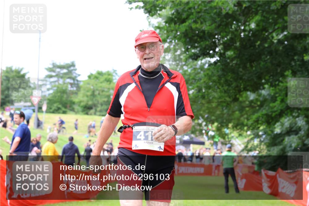 16.06.2024 - 26. Vierlanden-Triathlon Strokosch-Dieckow http://msf.ph/oto/6296103 16.06.2024 13:17:09 Ziel 412 meine-sportfotos.de