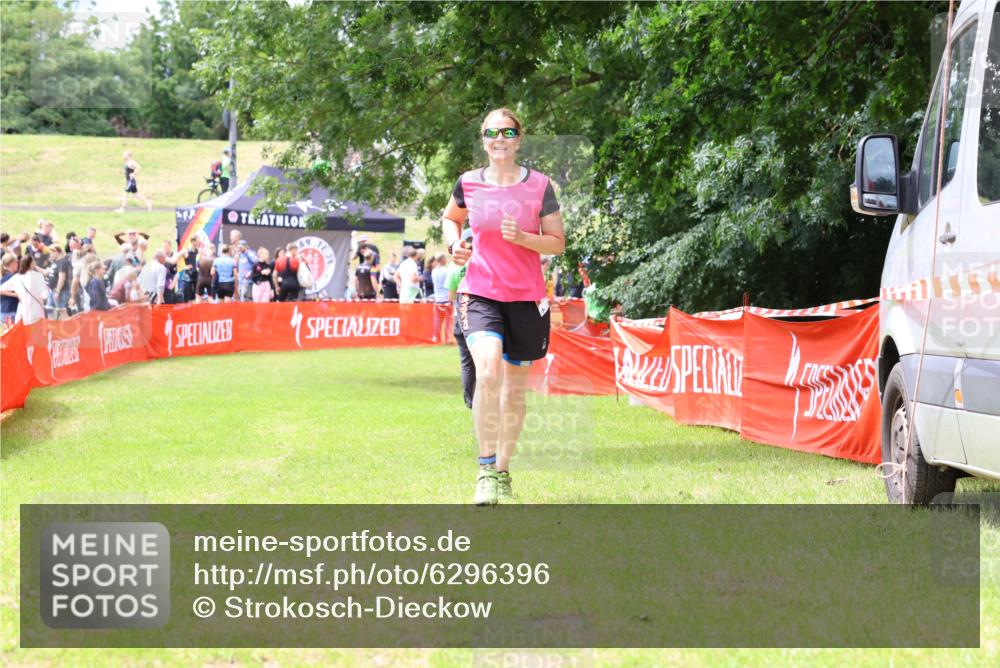 16.06.2024 - 26. Vierlanden-Triathlon Strokosch-Dieckow http://msf.ph/oto/6296396 16.06.2024 13:19:15 Ziel 224 meine-sportfotos.de