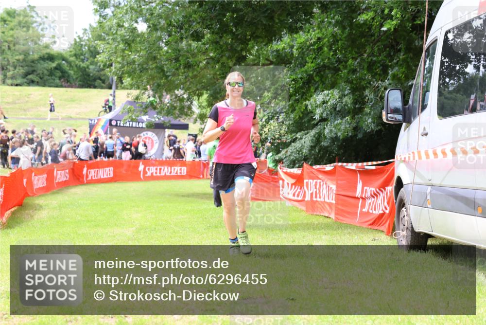 16.06.2024 - 26. Vierlanden-Triathlon Strokosch-Dieckow http://msf.ph/oto/6296455 16.06.2024 13:19:16 Ziel 224 meine-sportfotos.de