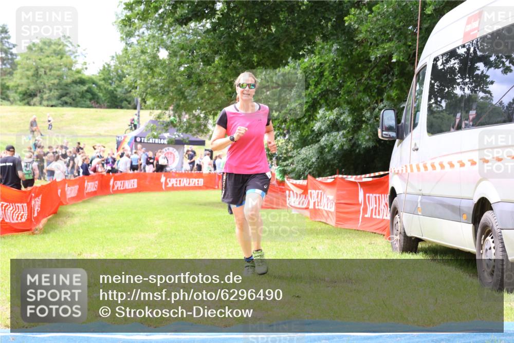 16.06.2024 - 26. Vierlanden-Triathlon Strokosch-Dieckow http://msf.ph/oto/6296490 16.06.2024 13:19:16 Ziel 224 meine-sportfotos.de