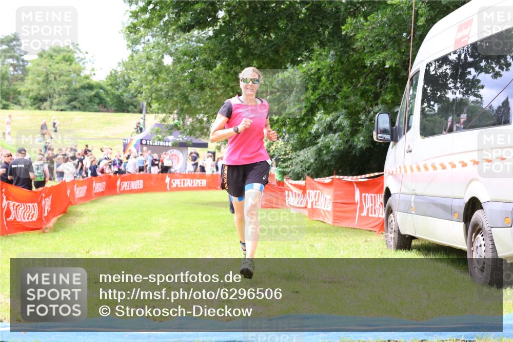16.06.2024 - 26. Vierlanden-Triathlon Strokosch-Dieckow http://msf.ph/oto/6296506 16.06.2024 13:19:17 Ziel 224 meine-sportfotos.de
