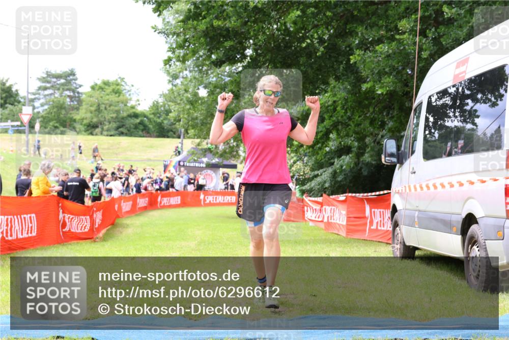 16.06.2024 - 26. Vierlanden-Triathlon Strokosch-Dieckow http://msf.ph/oto/6296612 16.06.2024 13:19:17 Ziel 224 meine-sportfotos.de