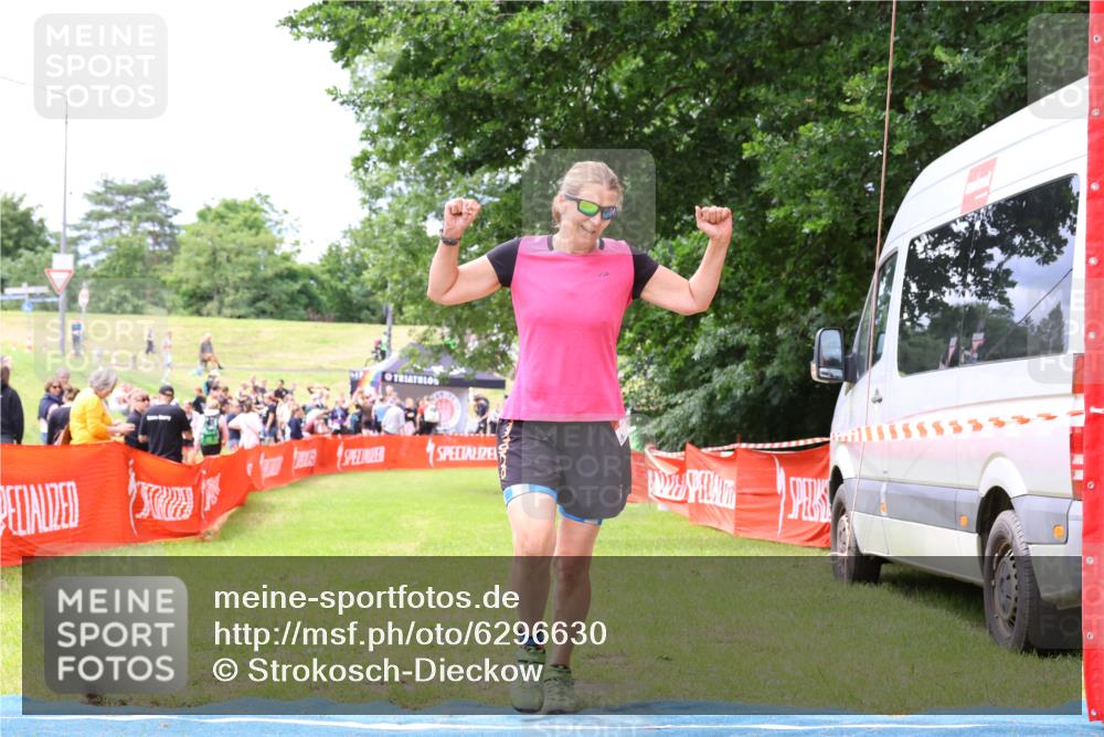 16.06.2024 - 26. Vierlanden-Triathlon Strokosch-Dieckow http://msf.ph/oto/6296630 16.06.2024 13:19:18 Ziel 224 meine-sportfotos.de