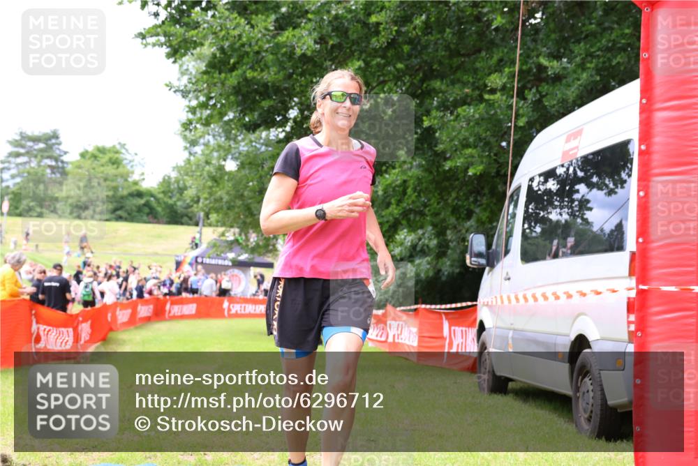 16.06.2024 - 26. Vierlanden-Triathlon Strokosch-Dieckow http://msf.ph/oto/6296712 16.06.2024 13:19:18 Ziel 224 meine-sportfotos.de